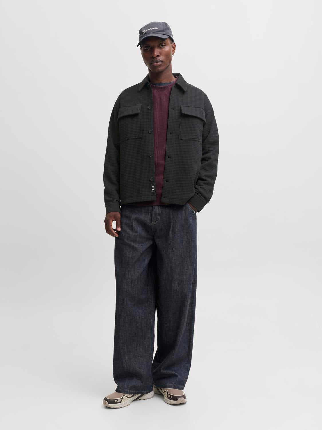 model_shot-front_full